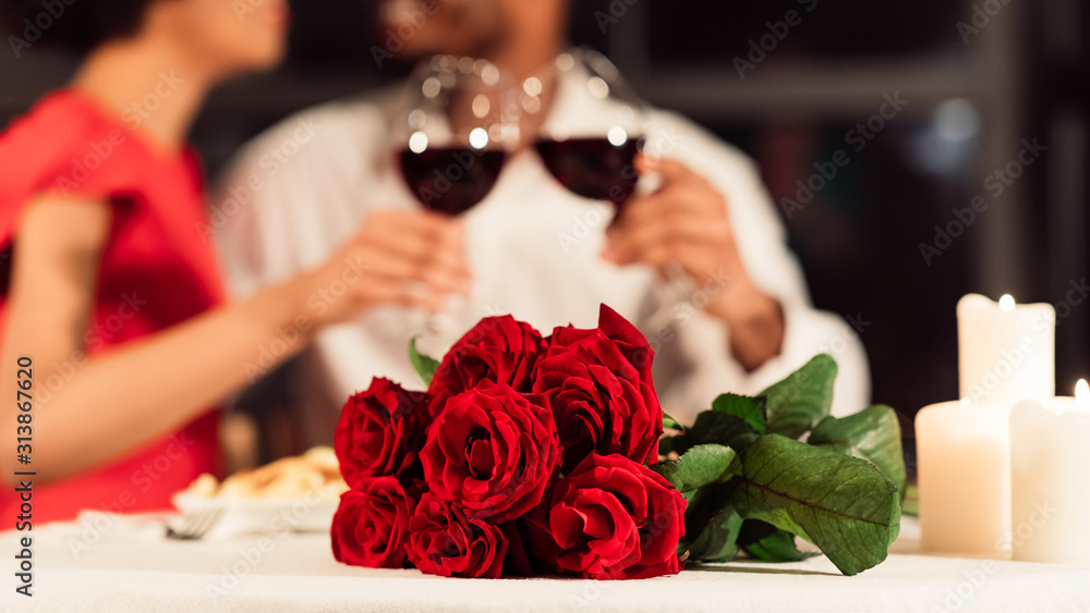 Unrecognizable Couple Clinking Glasses Celebrating Valentine's Day In Restaurant, Panorama - obrazy, fototapety, plakaty 
