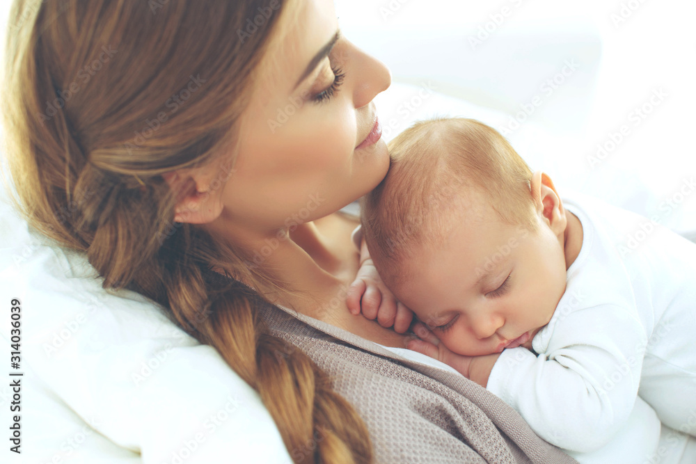 Woman with a baby. - obrazy, fototapety, plakaty 