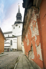 Fototapete - Old ruined walls of Tallinn