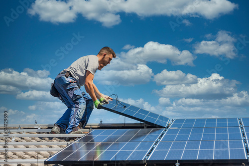 Fotomural Installing solar photovoltaic panel system