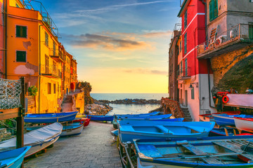 Wall Mural - Riomaggiore village street, boats and sea. Cinque Terre, Ligury, Italy.