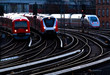 Züge Hauptbahnhof Eisenbahn Morgendämmerung Hamburg Deutschland Lichter Gleise Signale Reisen Verkehr  Knotenpunkt Technik Züge Schienen Weichen Schnellzug ice Nahverkehr