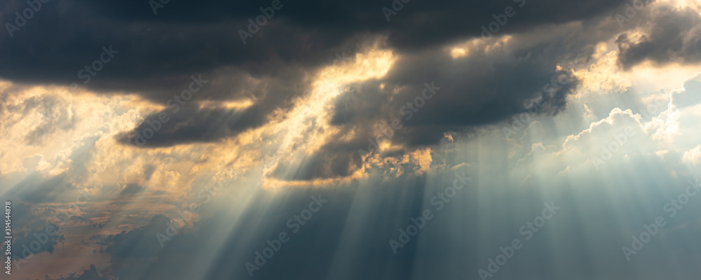 sunrays in the sky with dramatic thunderclouds - obrazy, fototapety, plakaty 