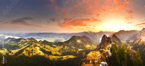 Obrazy góry  jesienne-gory-przed-wschodem-slonca-w-szwajcarii