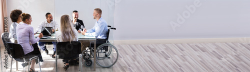 Fotomural Disabled Manager Sitting With His Colleagues