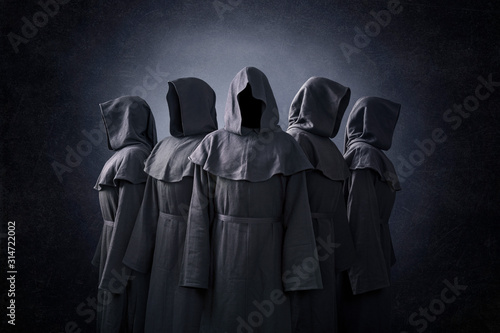 Fotomural Group of five scary figures in hooded cloaks in the dark