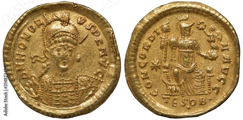 Fotografía Ancient Roman Empire golden coin solidus 408-423 AD, armored and helmeted bust o