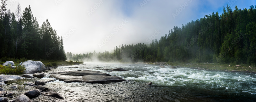 Siberian Balyiktyig hem river in Sayan mountains in early foggy morning. - obrazy, fototapety, plakaty 