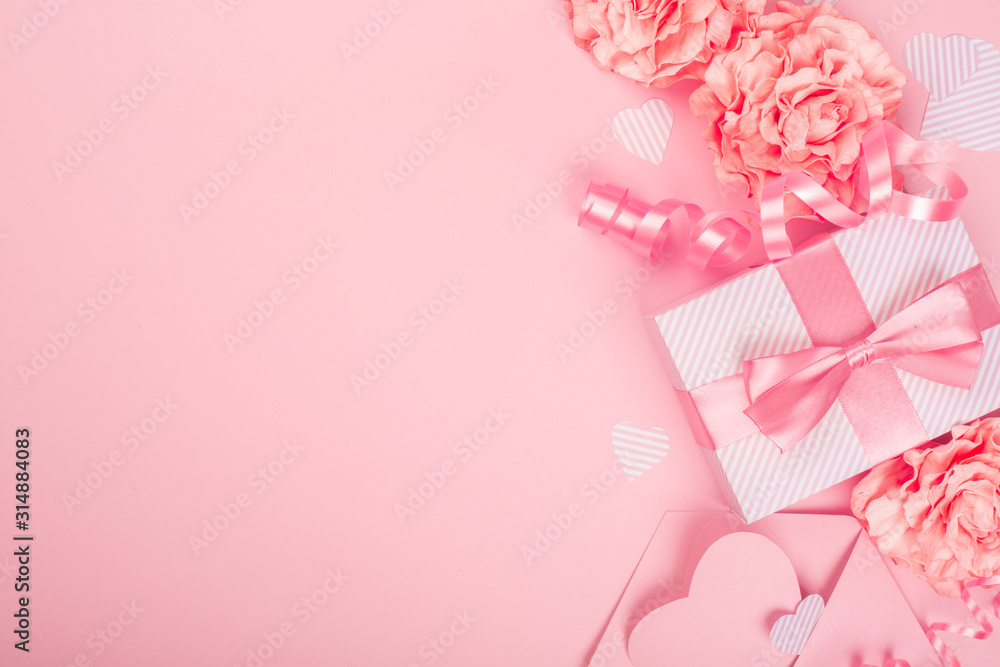 Valentines Day pink gift box - obrazy, fototapety, plakaty 
