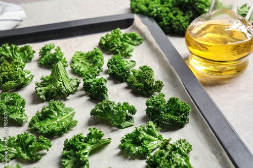 Cuadros en Lienzo Raw cabbage leaves on baking sheet, closeup. Preparing kale chips