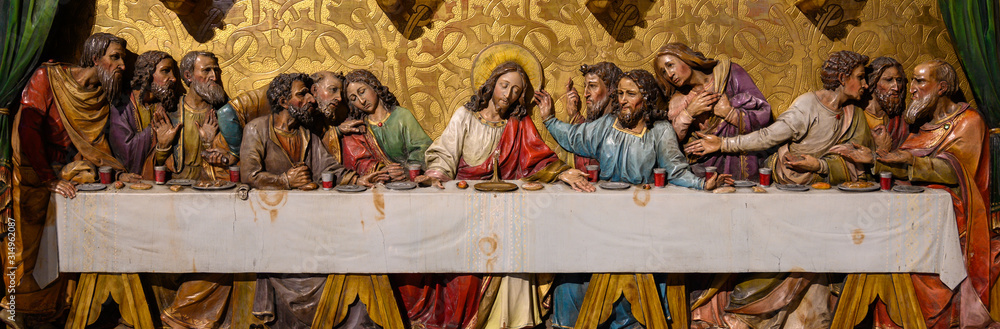 Bratislava, Slovakia. 2019/11/4. A sculpture of the Last Supper according to the painting by Leonardo da Vinci. St Martin's Cathedral, Bratislava - obrazy, fototapety, plakaty 