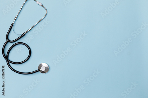 Cuadros en Lienzo Creative flatlay of doctor medical equipment blue table with stethoscope, Health