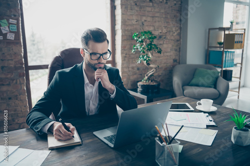 Fotografía Photo of handsome business guy looking interested notebook screen learn novelty