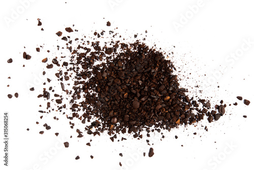 Cuadros en Lienzo Dark ground coffee bean burn crushed craked broken isolated on white background