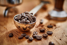 Close Up Roasted Coffee Beans In Measuring Cup Scoop