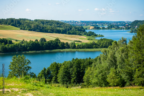 Kaszuby wzgórza jezioro las łąka