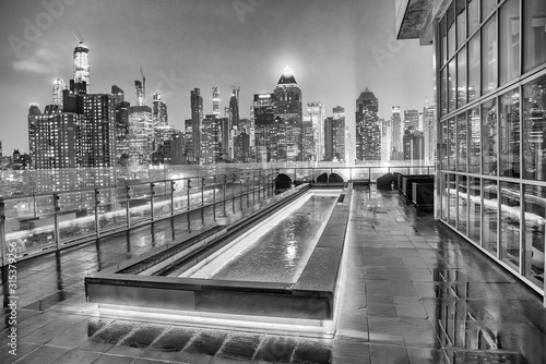 Fotomural NEW YORK CITY - DECEMBER 2018: Manhattan night skyline with tall skyscrapers