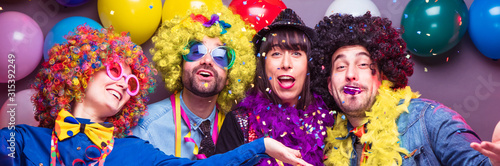 Fotografía Happy girls and boys at Carnival Party