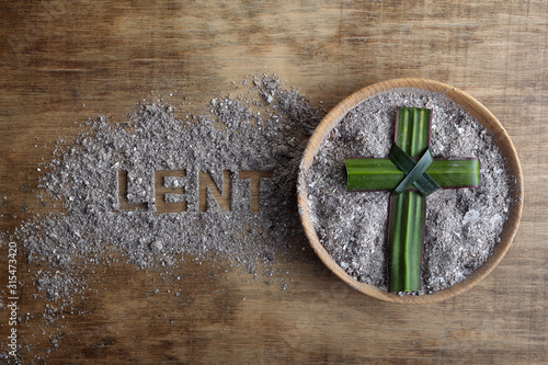Fotografía Lent word written in ash, dust as fast and abstinence period concept