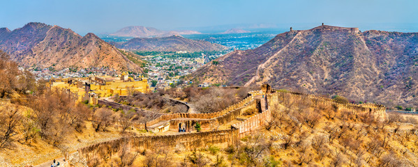 Canvas Print - View of Amer town with the Fort. A major tourist attraction in Jaipur - Rajasthan, India