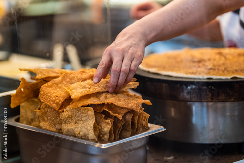 Fotografía Closeup of person cooking crepe crespelle traditional dessert in Florence, Italy