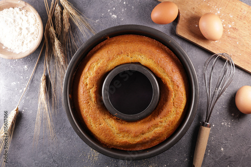 Fotografía homemade sponge cake with ingredient