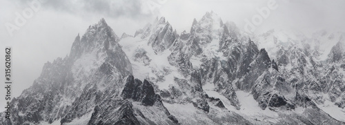 Obrazy Alpy  panorama-osniezonych-igiel-chamonix