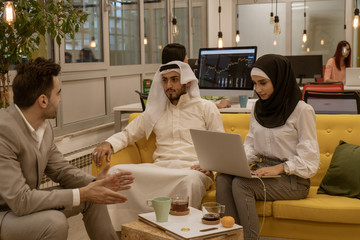 Wall Mural - Arab business people in a meeting