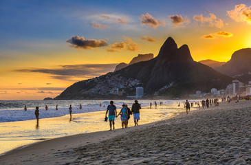 Fototapete - Sunset view of Ipanema beach, Leblon beach and the Mountain Dois Irmao in Rio de Janeiro. Brazil