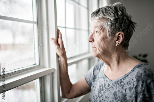 Fotomural A sad lonely 70 years old senior in is apartment