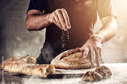 Fotomural Baker with bread just out of the oven