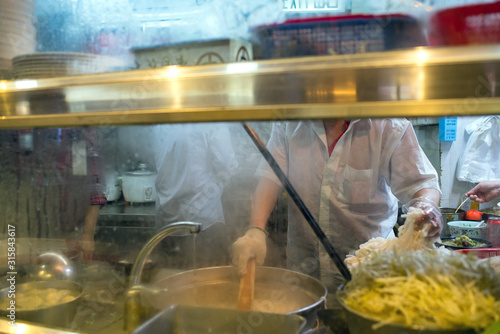 Chef Preparing Noodles At Chinese Restaurant Kitchen In Hong Kong キッチンで麺をゆでる 料理人 香港 中華料理レストラン Stock Photo Adobe Stock