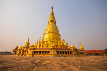 Wat Phra Bat Huai Tom. Places of worship Buddha Relics Pagoda.