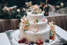 Wedding Cakes And Wedding Deserts