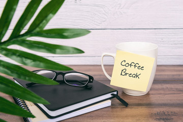 Wall Mural - Coffee break text on sticky note on top of table