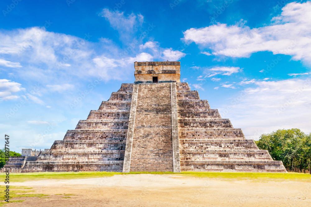 Pyramid of Kukulcan at Chichen Itza in Yucatan Peninsula, Mexico - obrazy, fototapety, plakaty 