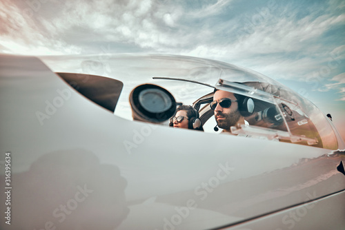Cuadros en Lienzo Serious pilots in a small plane