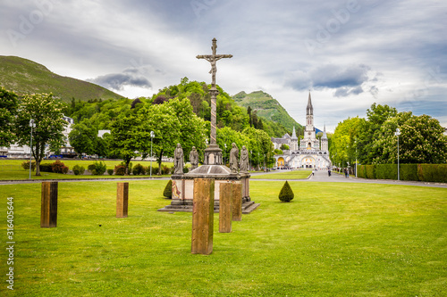 Cuadros en Lienzo Sanctuary Of Our Lady Of Lourdes-Occitanie, France
