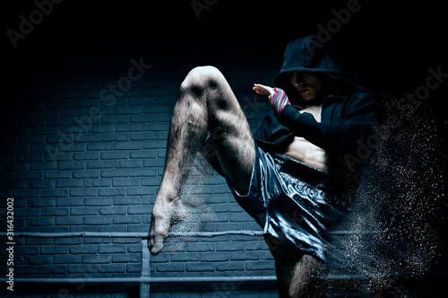 Dekoracja na wymiar  tajski-bokser-w-ringu-uderza-kolanem-pojecie-sportu-silowni-klubow-bokserskich
