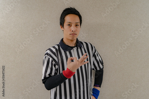 男性 日本 レフリー プロレス モデル イケメン 素材 広告 アクション Stock Foto Adobe Stock 男性 日本 レフリー プロレス モデル イケメン 素材 広告 アクション Stock Foto Adobe Stock