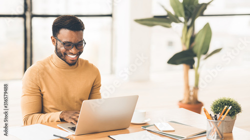 Fotografía Headshot of handsome black guy using laptop