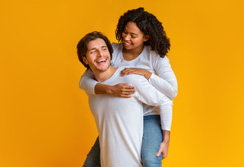 Poster - Loving Guy Carrying His Afro Girlfriend On Back, Having Fun Together