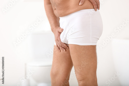 Cuadros en Lienzo Mature man with urologic disease in bathroom