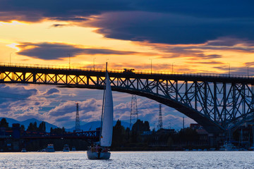 Wall Mural - 2020-01-18 A SAILBOAT ON LAKE UNION AT DUSK