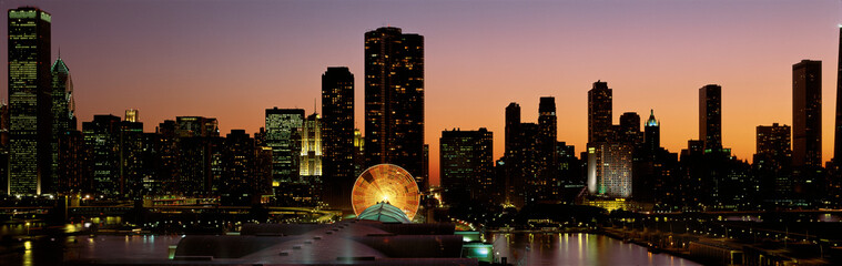 Fototapete - This is Navy Pier and the skyline at sunset during summer. The Ferris wheel on Navy Pier is to the right of center in front of the Lake Point Tower condominium building.