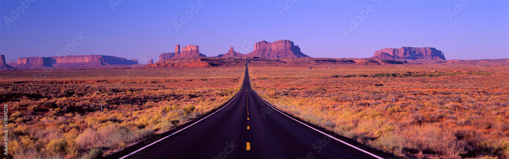 Famous Road to Monument Valley Arizona/Utah border area, Navajo Indian Reservation - obrazy, fototapety, plakaty 