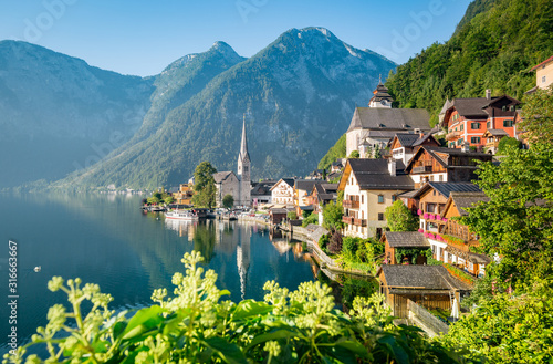 classic-view-of-hallstatt-in-summer-austria