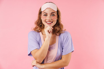 Poster - Image of caucasian cheerful woman eye patches smiling at camera