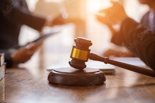 Cuadros en Lienzo Lawyers consulted on various lawsuits.