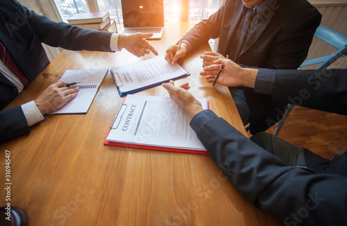 Cuadros en Lienzo Lawyers consulted on various lawsuits.